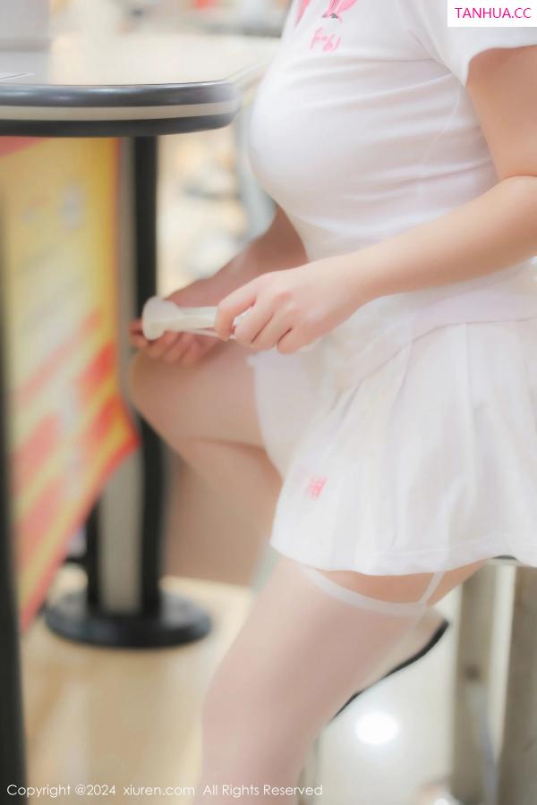   [XiuRen]高清写真图 2024.02.20 No.8118 小薯条nienie 丝袜美腿第60张图片